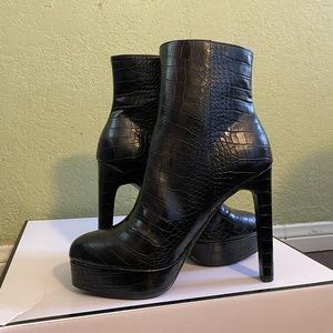 New Guess 4in. heel boots